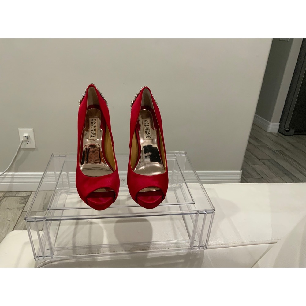 Badgley Mischka Kiara Red Satin Crystal Embellished Peep Toe Platform Pump 6M